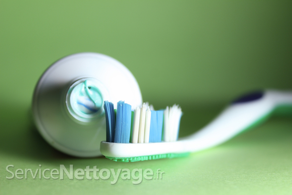 Nettoyez avec votre dentifrice !
