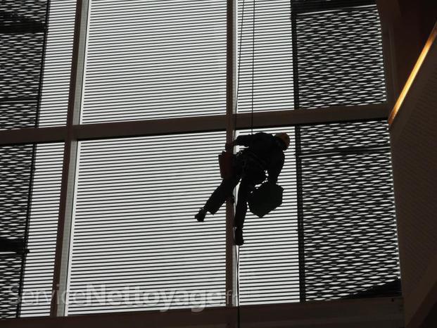 Nettoyage de vitres d’accès difficiles sur cordes