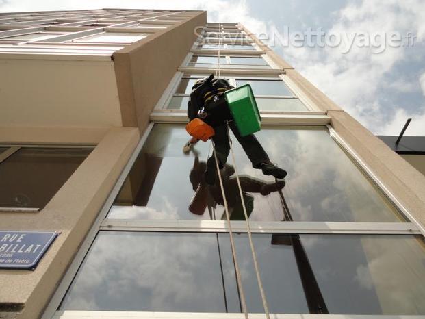 Nettoyage de vitres d’accès difficiles sur cordes